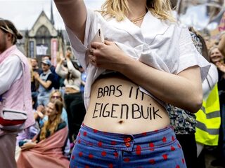 Verplichte bedenktijd abortus afgeschaft na stemming Eerste Kamer