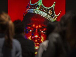 Muurschildering van Notorious B.I.G in Brooklyn beklad