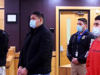 Broers slaan stiefvader dood omdat hij hun 9-jarige zusje misbruikte