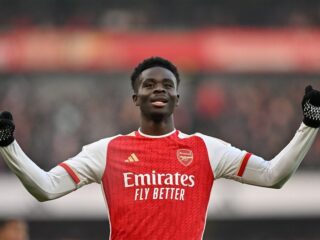 Bukayo Saka komt in actie voor aardbevingsslachtoffers Marokko