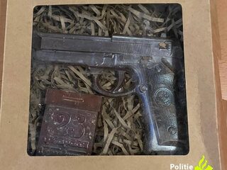 Man schakelt politie in na vinden van vuurwapen, blijkt chocolade te zijn