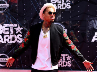 Britse politie ondervraagt Chris Brown na vermeende betrokkenheid bij clubgevecht