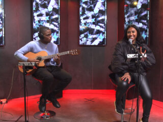 Azira zingt 'Tranen' live tijdens Avalon Takeover