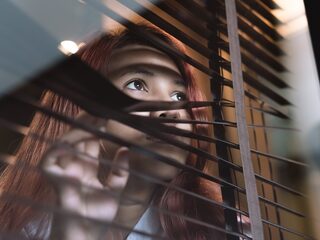 'Ik heb de vriend van mijn beste vriendin betrapt met een ander, wat nu?'