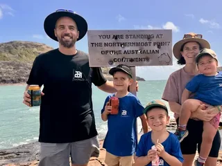 Vader beschermt gezin en wordt opgegeten door krokodil