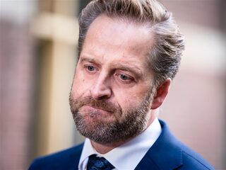 Hugo de Jonge zit met dilemma: "Is het eerlijk om de hele samenleving maatregelen op te leggen?"