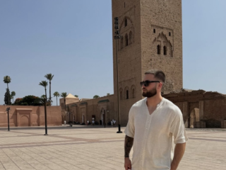 Donny Roelvink bidt voor het eerst in islamitisch land: "Islam voelde heel goed voor mij"