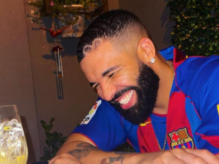 Drake geeft een ton aan fan die chemokuur heeft afgerond