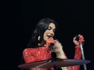 Dua Lipa zingt 'Bloed, Zweet en Tranen' tijdens concert: "Dualinga"