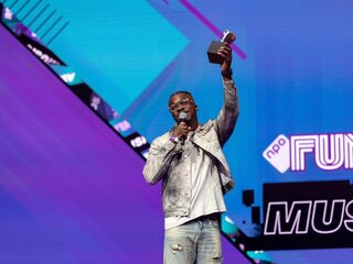 Défano Holwijn wint Power Award voor mooie daden met FC Avondklok