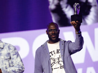 KOZP wint Power Award tijdens FunX Awards voor strijd tegen racisme