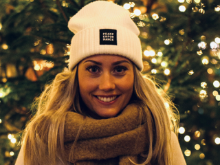 Annika (27): "Door anderen blij te maken, kun je je eigen ellende even vergeten"