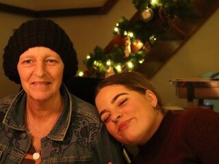 Faith (20) dreigt huis uitgezet te worden na overlijden moeder