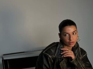 Farrah Mousha: "Influencers van kleur krijgen vaak minder betaald dan witte influencers"