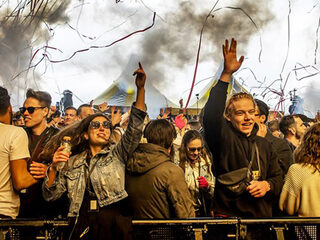 Mogelijk zestien besmettingen bij proeffestivals in Biddinghuizen