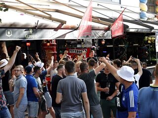 Feyenoord- en Roma-fans zorgen voor chaos in Tirana: 60 mensen aangehouden