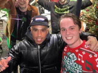 Bizzey regelt baan voor Serious Request-fan Redlef en zorgt voor een opbrengst van 5000 euro