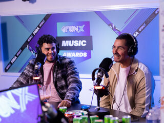 The Partysquad speelt 5 Seconds met vieze shotjes