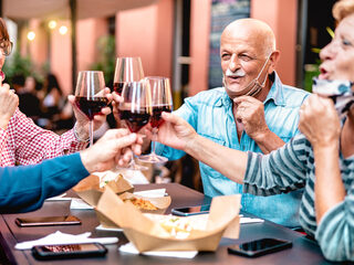 Gepensioneerd stel opent restaurant in woonkamer: ''Voor wie eenzaam is''