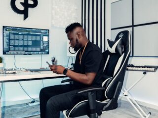 Gideon (24): ''De switch van muziek spelen in de kerk naar produceren was niet altijd even makkelijk''