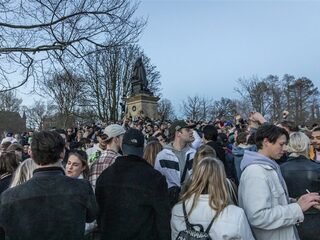 Beperkte toegang tot Amsterdams Vondelpark na grote drukte