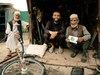 Haris is in Kabul om mensen te helpen: "Ik zie dingen waar je kippenvel van krijgt"