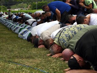 Adnan zette zich in voor excuses voor Srebrenica: "Op school leer je er niks over"