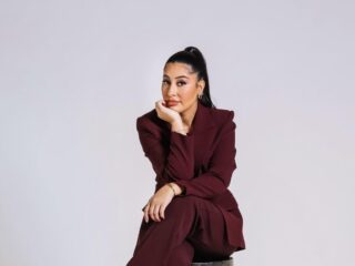 Mahi Khalesi over haar gevluchte familie in Iran: "Ze weten niet wat hun te wachten staat"