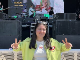 Leyla is extreem fan van Maan: "Ik ben er de helft van de dag mee bezig"