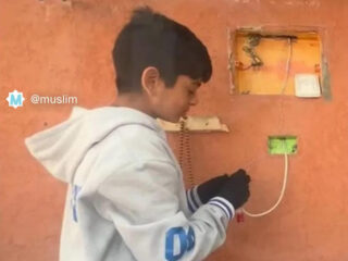 Hussam (15) uit Gaza wekt elektriciteit op door middel van windenergie