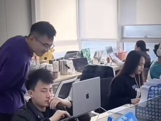 Werkloze jongeren in China gaan naar nep-kantoren