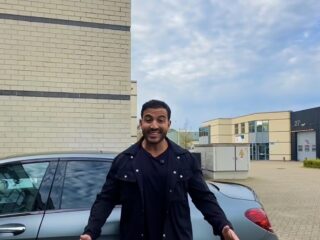 Mo Bicep veroordeeld nadat hij zijn kleuters liet autorijden