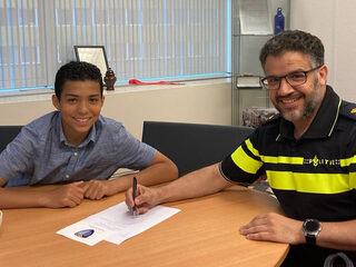 Ilias (12) start kinderraad om politie te helpen: 'Mijn broer werd etnisch geprofileerd'