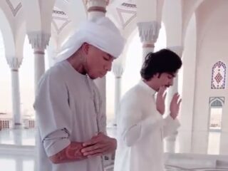 NLE Choppa reageert op fans die denken dat hij is bekeerd tot de islam: "Ik geloof in God"