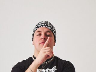 Brunzyn over 'Frikandel Speciaal' en niet cool willen zijn: "Soms wil je iets oppervlakkigs luisteren"