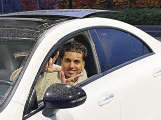 Streamer Isae aangehouden voor mogelijke brandstichting van eigen auto