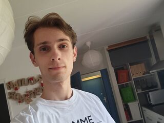 Youri (25) heeft OCD: "Ik maak foto’s van mijn vuilniszak voordat ik die weggooi"