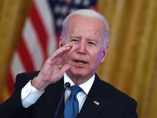 Joe Biden noemt verslaggever 'stomme klootzak' terwijl microfoon aanstaat