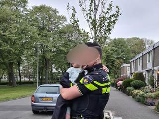 Jongetje (4) stapt in auto van ouders en ramt twee auto's in Utrecht