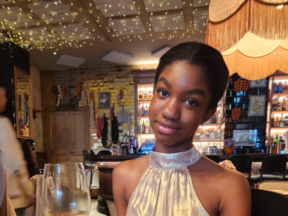 Milou over kritiek op haar uiterlijk: "Moet ik mij anders kleden door mijn huidskleur?"