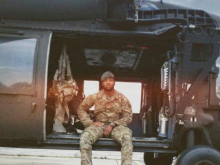 Dj en beroepsmilitair Jullius D (25) hielp slachtoffers van schietincident Zomercarnaval