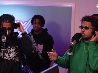 Kleine John en Chavanté komen met party vibes in de studio bij Yous