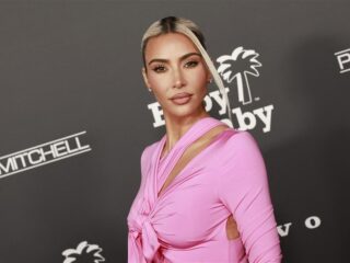 Kim Kardashian reageert op omstreden Balenciaga-campagne