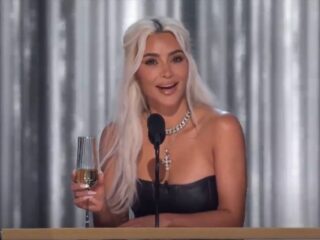 Netflix knipt gejoel na optreden Kim Kardashian uit 'The Roast of Tom Brady'