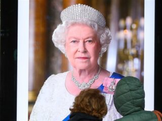Waarom niet iedereen rouwt om de dood van koningin Elizabeth
