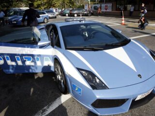 Donornier transporteren? Italiaanse politie kiest voor Lamborghini