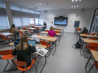 Mogelijk langere lesdagen op scholen om corona-achterstand in te halen