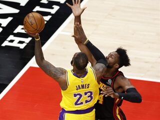 'Courtside Karen' krijgt ruzie met LeBron James: ''Praat niet tegen mijn man''