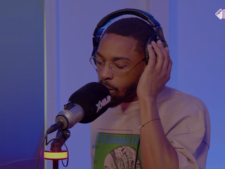 Lee Aron dropt melodieuze bars in de studio bij Serginio