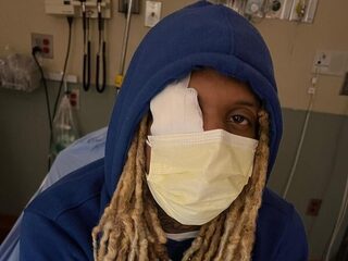 Lil Durk in gezicht geraakt door explosief tijdens optreden: "Focus ligt op mijn gezondheid"